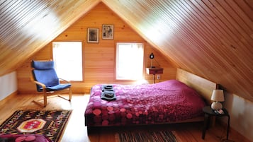 5 bedrooms, iron/ironing board, WiFi, bed sheets