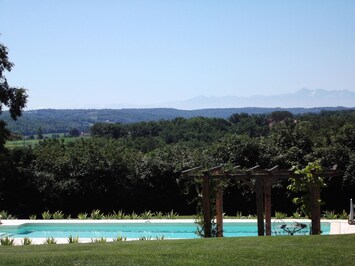 Pool and views of the Pyrenees