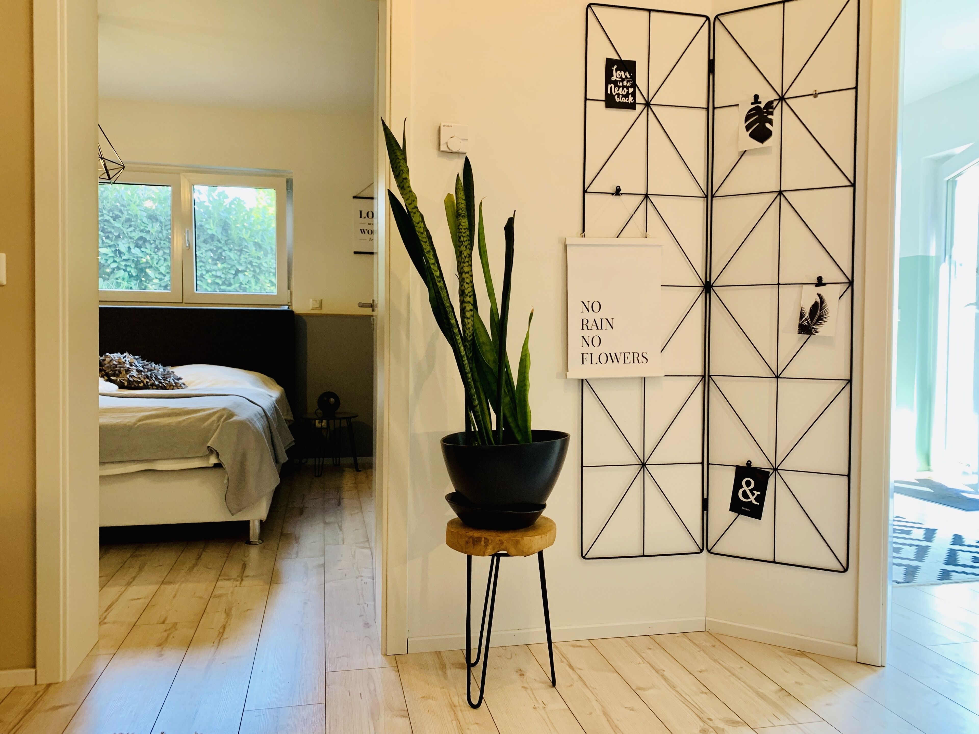 2 bedrooms, desk, soundproofing, iron/ironing board