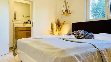 2 Schlafzimmer, Schreibtisch, schallisolierte Zimmer