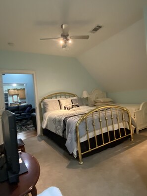 3 habitaciones, escritorio, tabla de planchar con plancha y wifi gratis