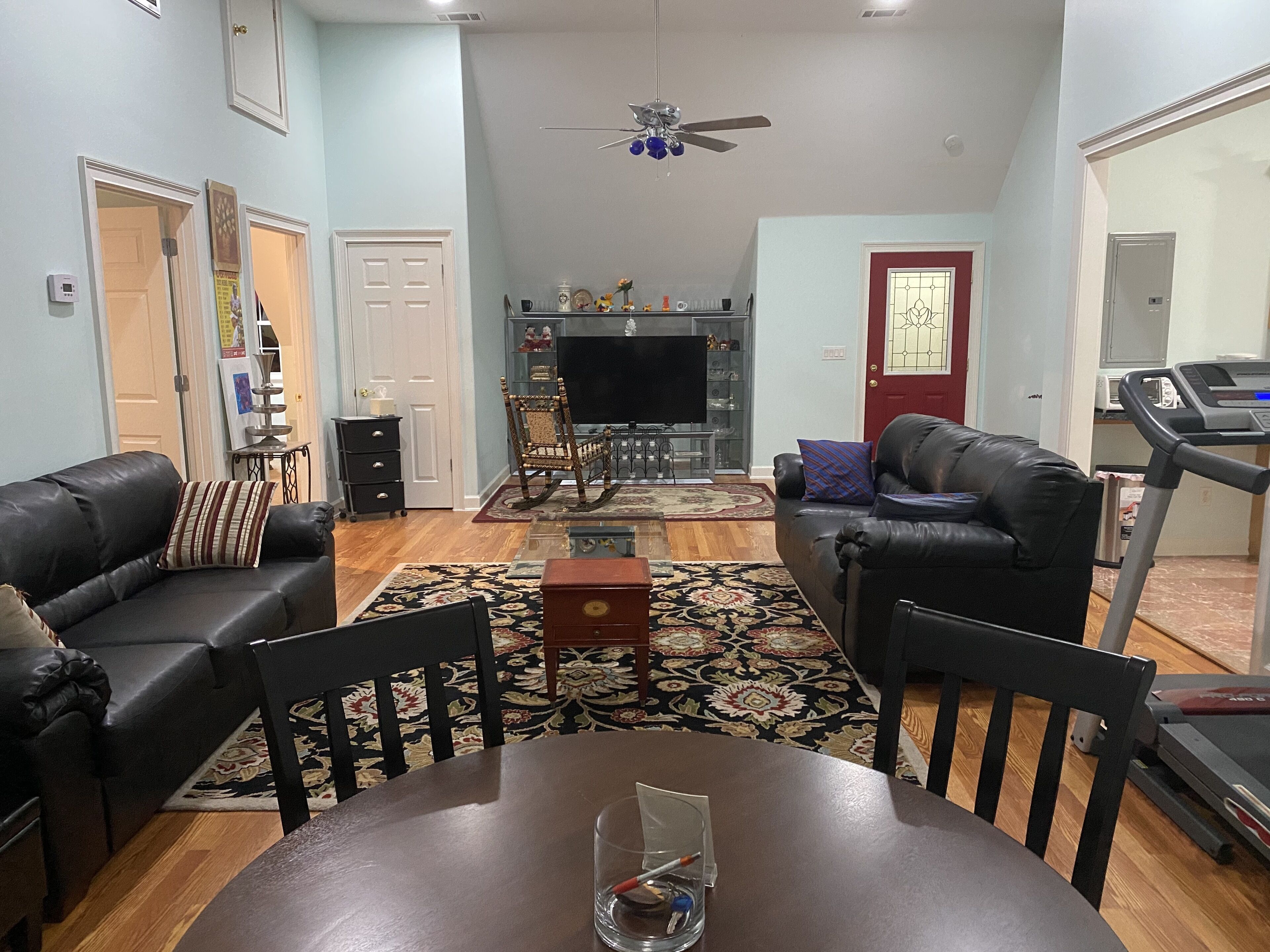 Elegant, Brand new home, Walkable to Square & Stadium, Ample parking, sleeps 12