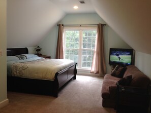 3 bedrooms, desk, iron/ironing board, free WiFi