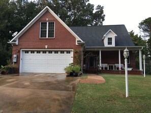 Exterior - Elegant, Brand new home, Walkable to Square & Stadium, Ample parking, sleeps 12 (Oxford)