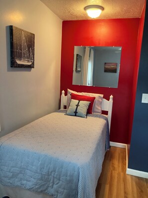 2 slaapkamers, een strijkplank/strijkijzer, gratis wifi, beddengoed