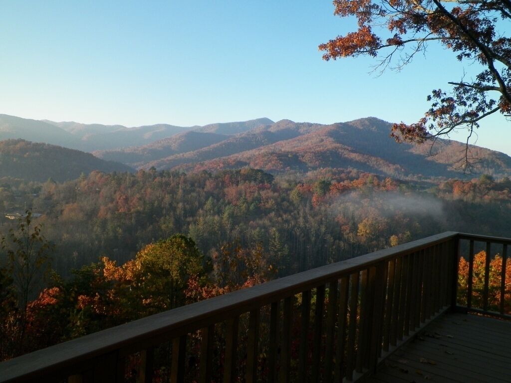Fantastic Smoky Mtn Views - Cozy Quiet Cabin - Convenient location - Easy Access