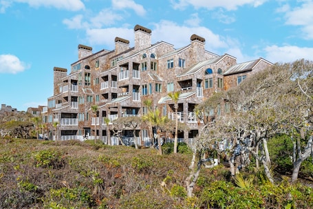 Exterior. Oceanfront Retreat for Two Couples