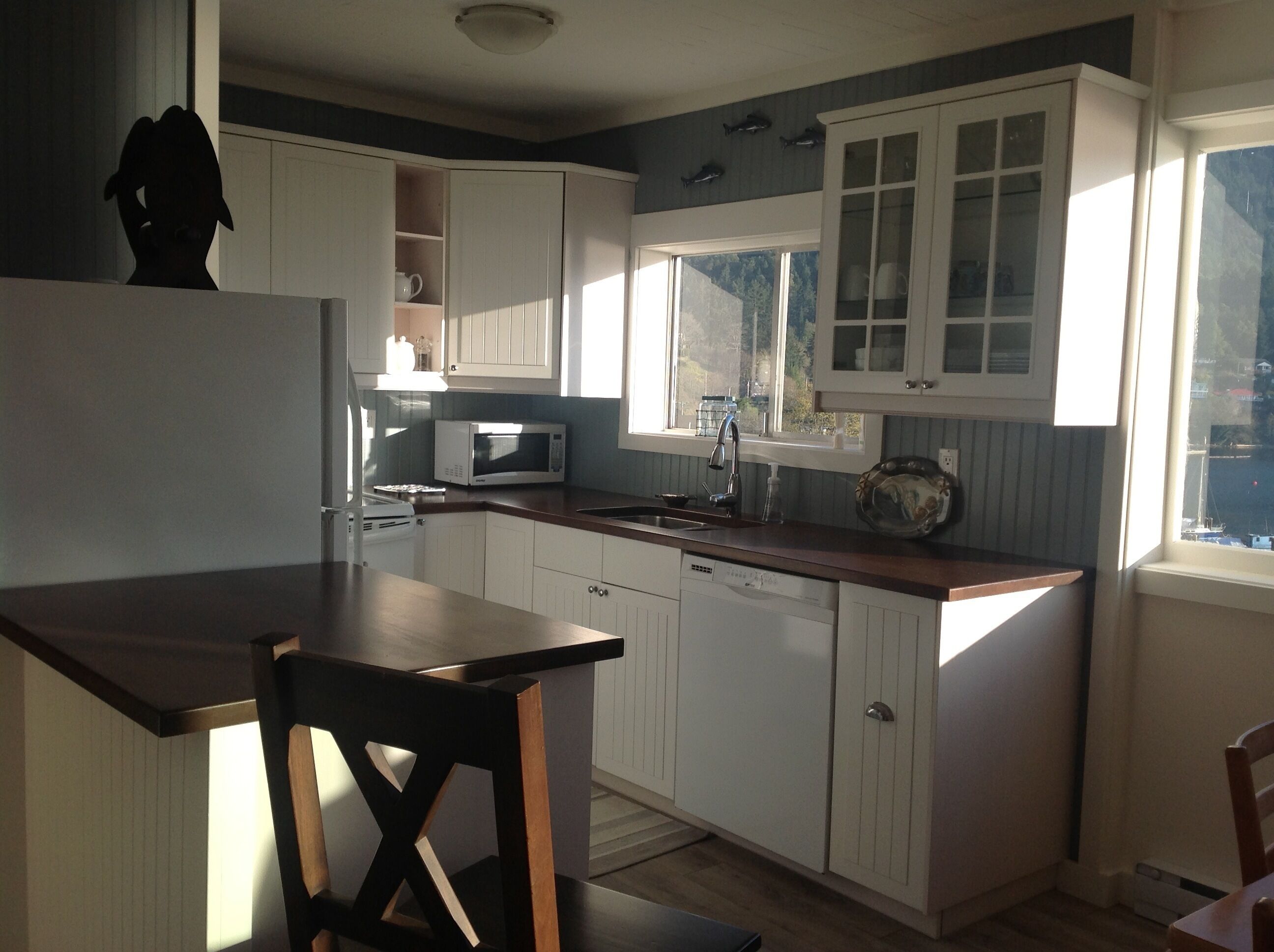 Beach Front Cottage in Maple Bay