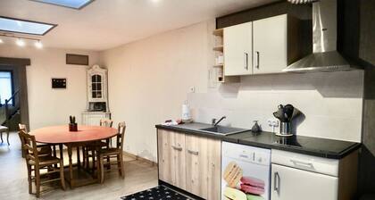 Romantic style cottage for 4 to 6 people