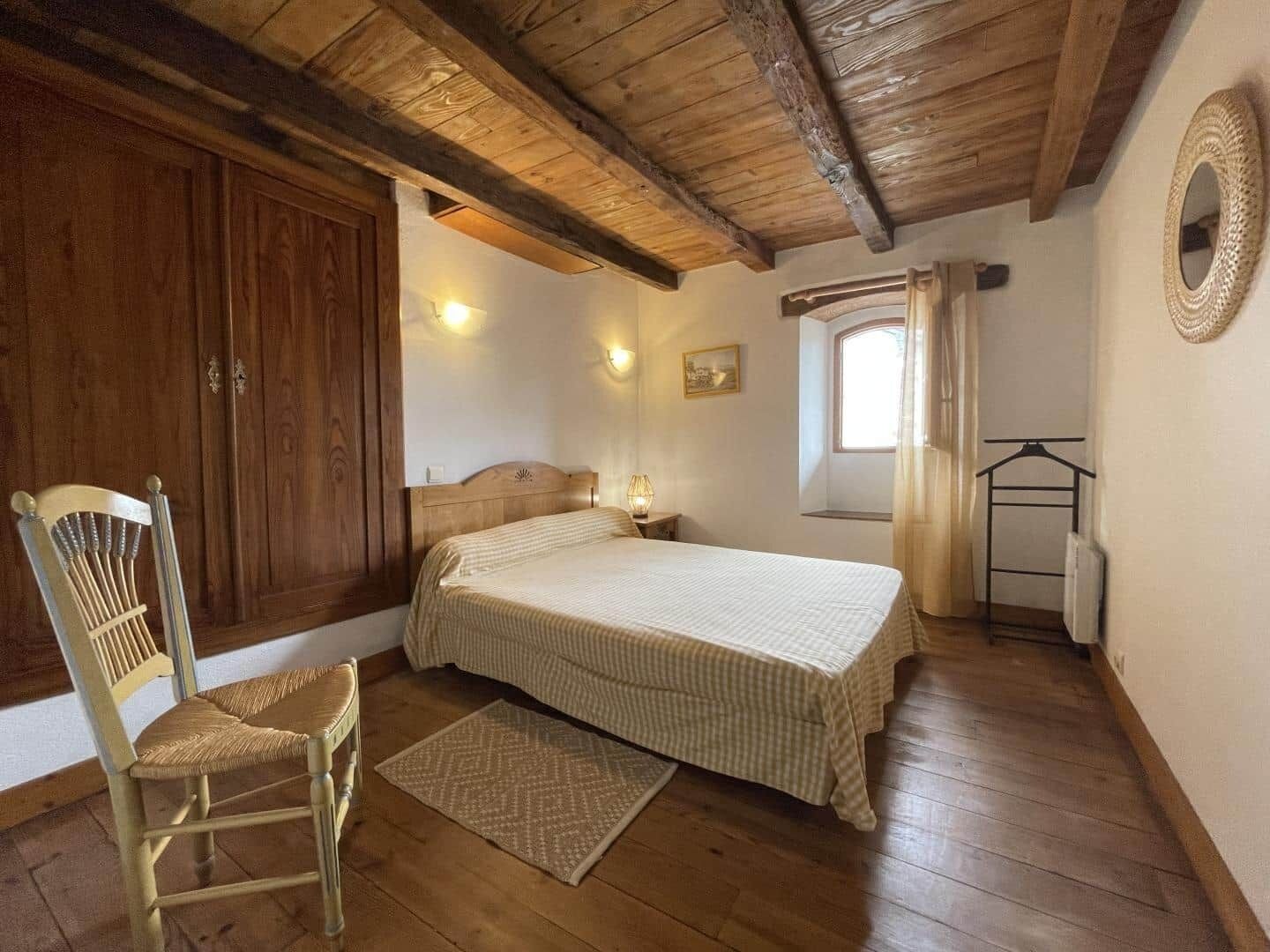 4 slaapkamers, een strijkplank/strijkijzer, gratis wifi, beddengoed