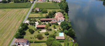 Beautiful 18th century property on the banks of the river Lot