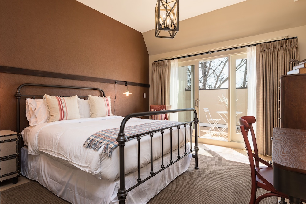 Townsman Hotel: Secretariat | 0 Bed, 1 Bath