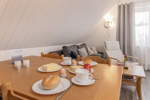 Interior - Time for togetherness: The upstairs apartment with its approx. (Carolinensiel)