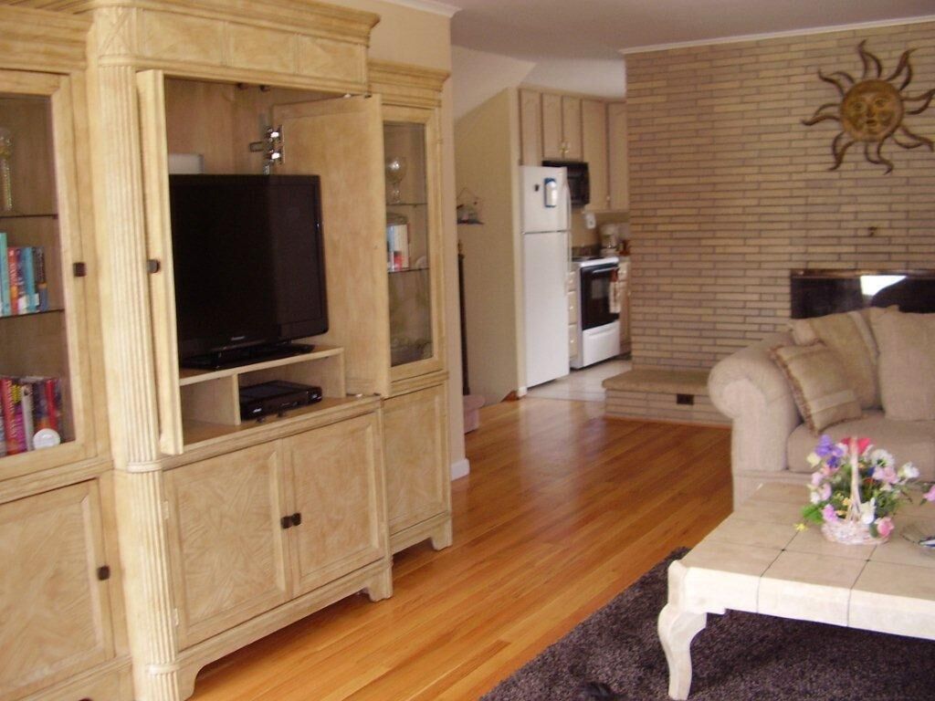 UNIQUE LOCATION!! 
ONE HOUSE FROM PRIVATE BEACH
