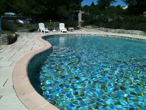 Outdoor pool - Small studio with all mod cons and a large shared pool (Lorgues)