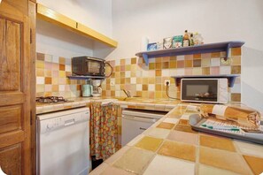 A compact kitchen with a microwave, toaster, and a dish rack. - Small studio with all mod cons and a large shared pool (Lorgues)