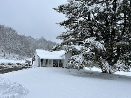 Exterior. The Douglas Place - A Rustic Cabin on Armenia Mountain