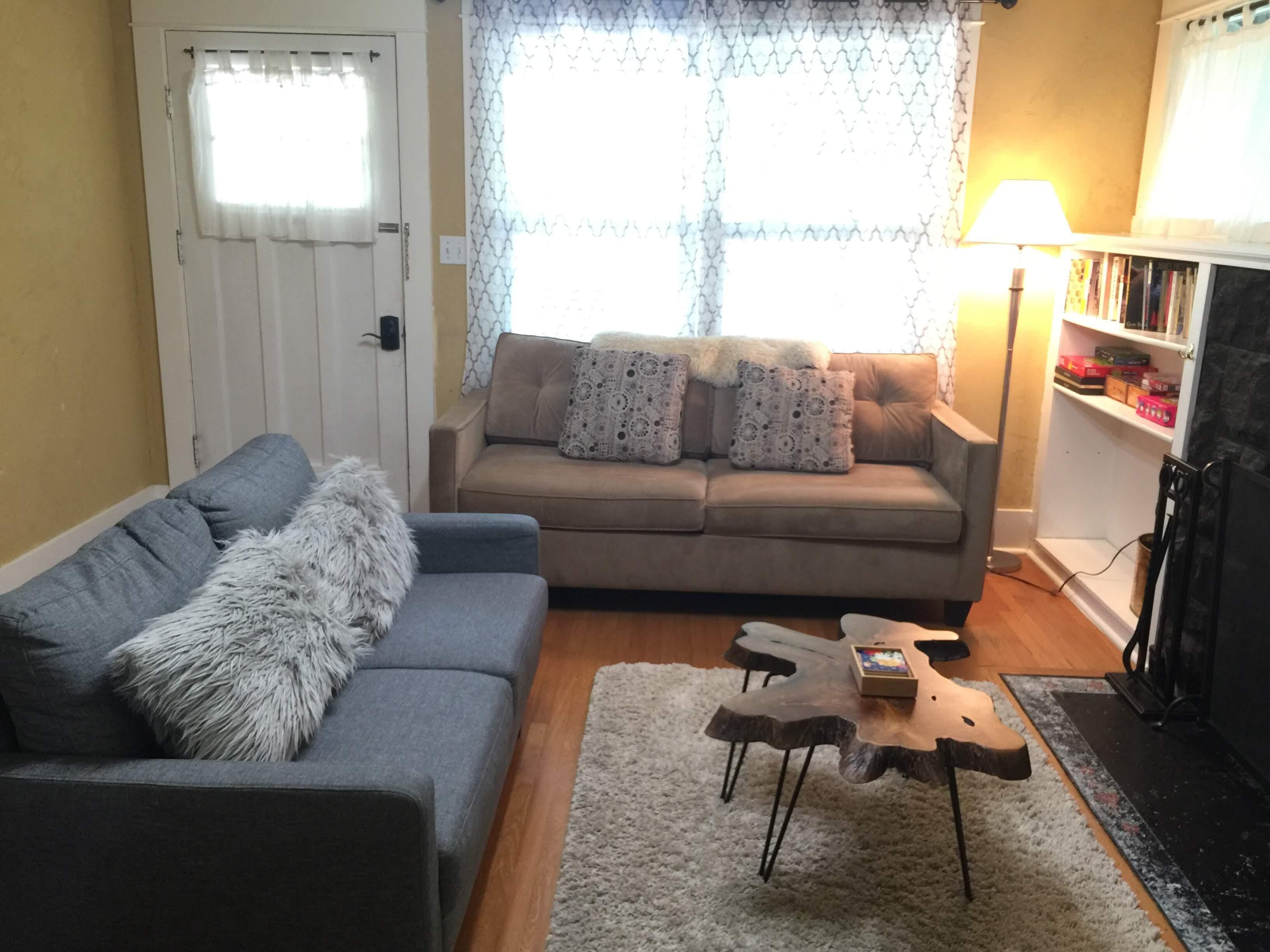 Elderberry- Salt Hot Tub, Wood Fireplace, 100+mbps Wifi, Walkable to Downtown