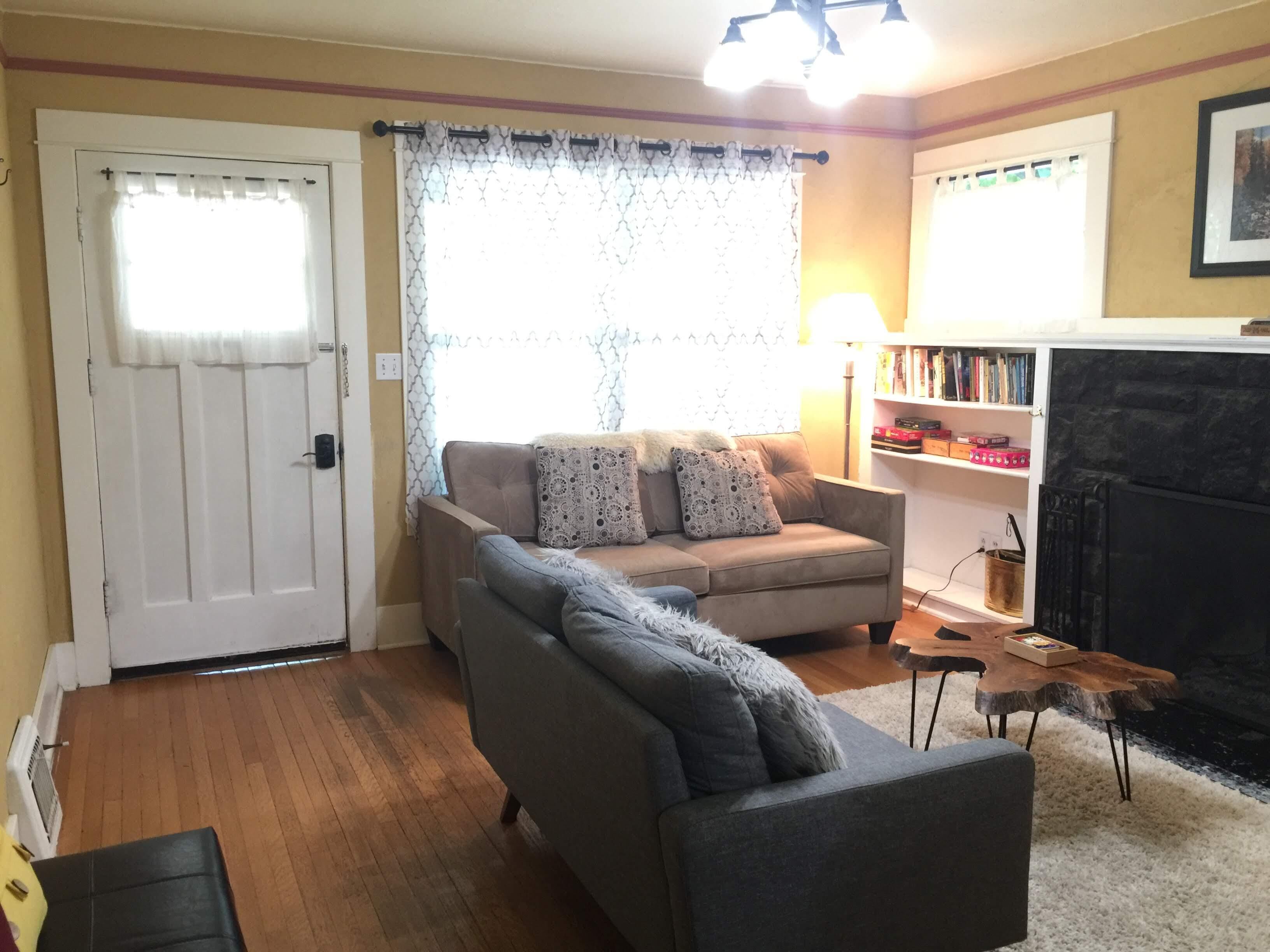 Elderberry- Salt Hot Tub, Wood Fireplace, 100+mbps Wifi, Walkable to Downtown