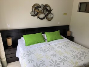 In-room safe, free WiFi, bed sheets - Hotel Castellana Inn (Bogotá)