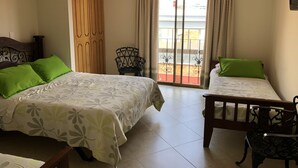 Triple Room | In-room safe, WiFi (free), bed sheets - Hotel Castellana Inn (Bogotá)