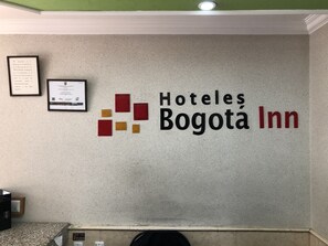 Reception - Hotel Castellana Inn (Bogotá)