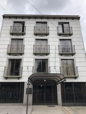 Front of property - Hotel Castellana Inn (Bogotá)