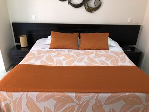 In-room safe, free WiFi, bed sheets - Hotel Castellana Inn (Bogotá)