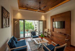 プレジデンシャル ヴィラ キングベッド 1 台 プライベートプール | リビングルーム | 40 インチのLED テレビ (衛星放送視聴可)、テレビ