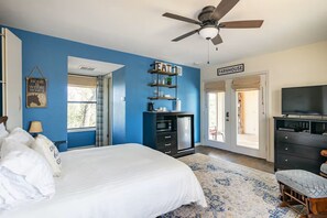 2 bedrooms, desk, iron/ironing board, free WiFi