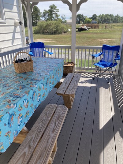 BEAUTIFUL PEACEFUL, SCENIC, ENJOY CRABS N FISH MEMORABLE, FREE TOUR OF AREA!