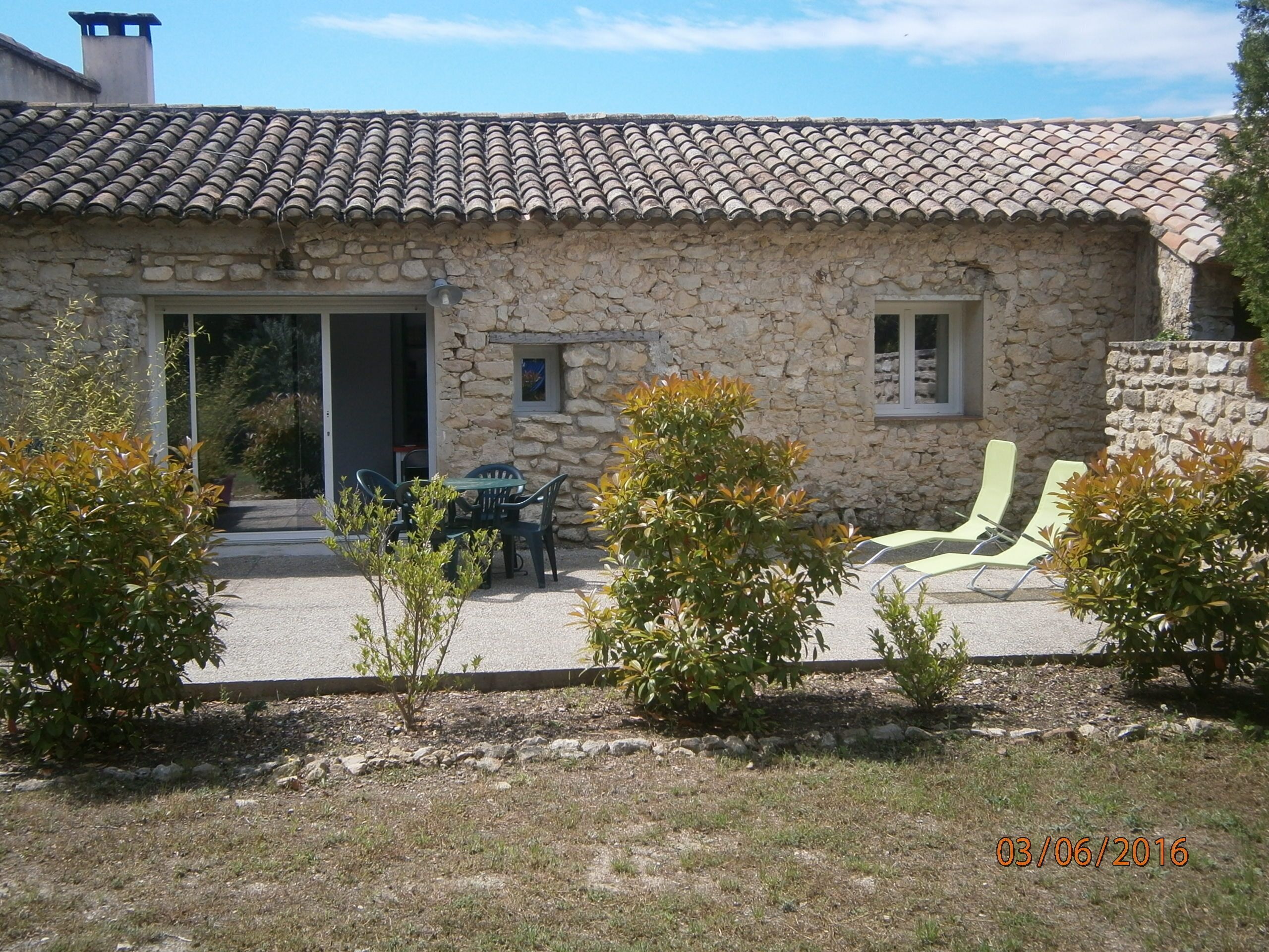 Ground floor apartment in provencal area