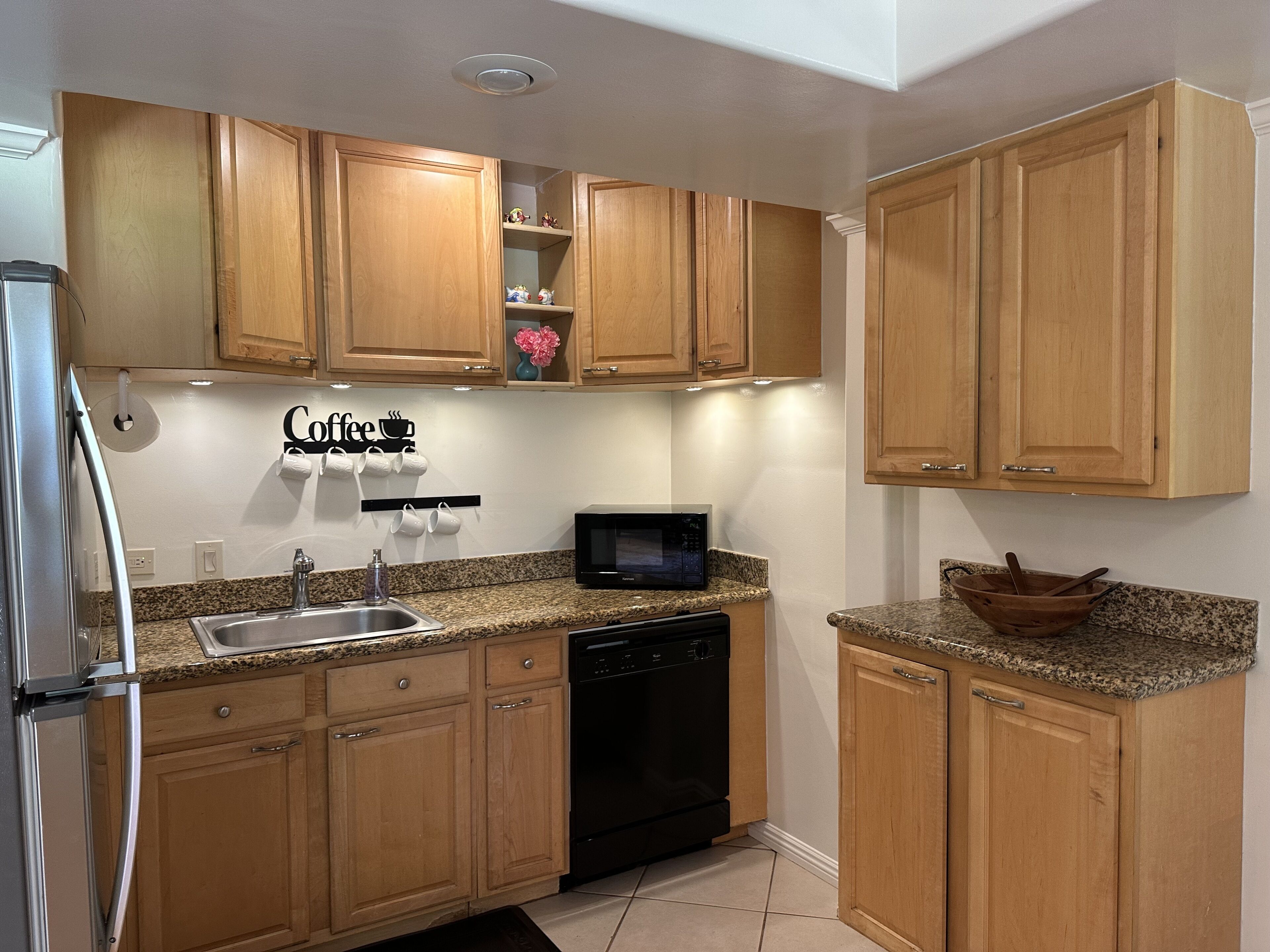 Oversized 2B/1Bath, Ocean Front Property, Family Friendly - Sleeps 6, A/C