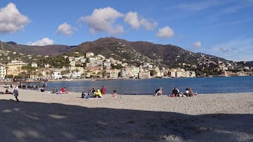 Una spiaggia nelle vicinanze, teli da spiaggia
