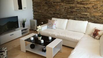 Smart-TV, Kamin, Videospiele, DVD-Player