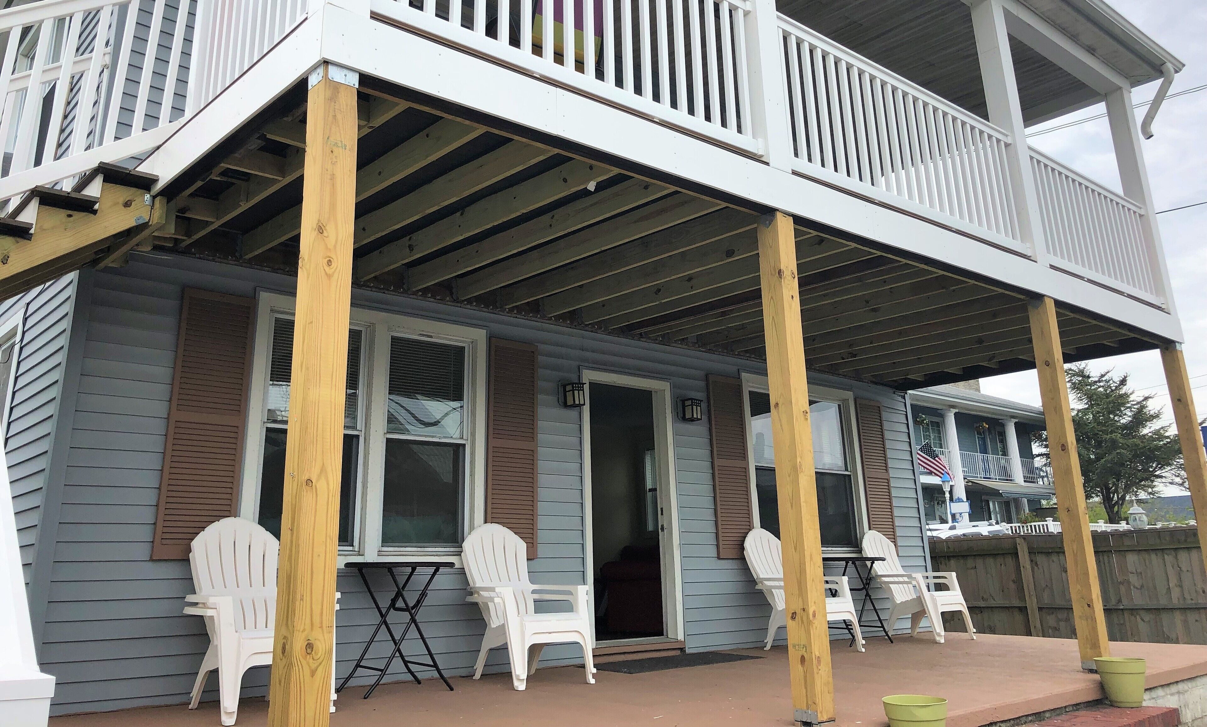 Groups Welcome - Large Downtown Unit - Great Location - Spacious - Sleeps 14