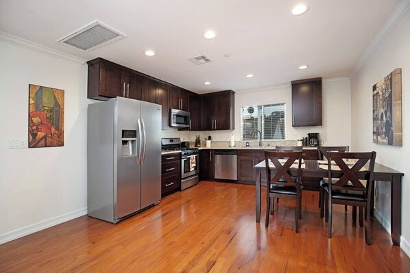 Fridge, microwave, oven, stovetop - Spectacular views of the Presidio, USD & fireworks (San Diego)