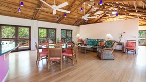 TV, offices - Hale ke Alaula (Sunset glow house) (Waimea)