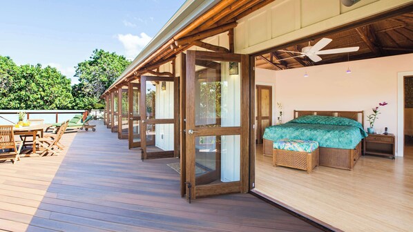 屋外ダイニングエリア