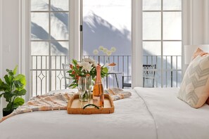 1 bedroom, iron/ironing board, free WiFi, bed sheets - Stylish Studio Apartment in the Heart of Downtown Santa Barbara! (Santa Barbara)