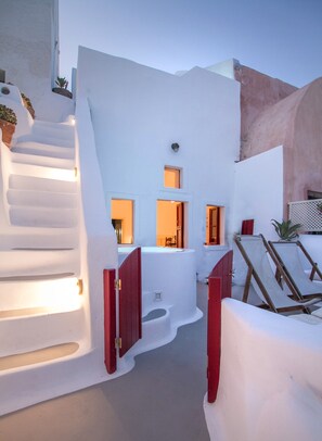 Property grounds - Hector Cave House Oia Santorini (Oia)