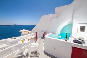 Outdoor spa tub - Hector Cave House Oia Santorini (Oia)