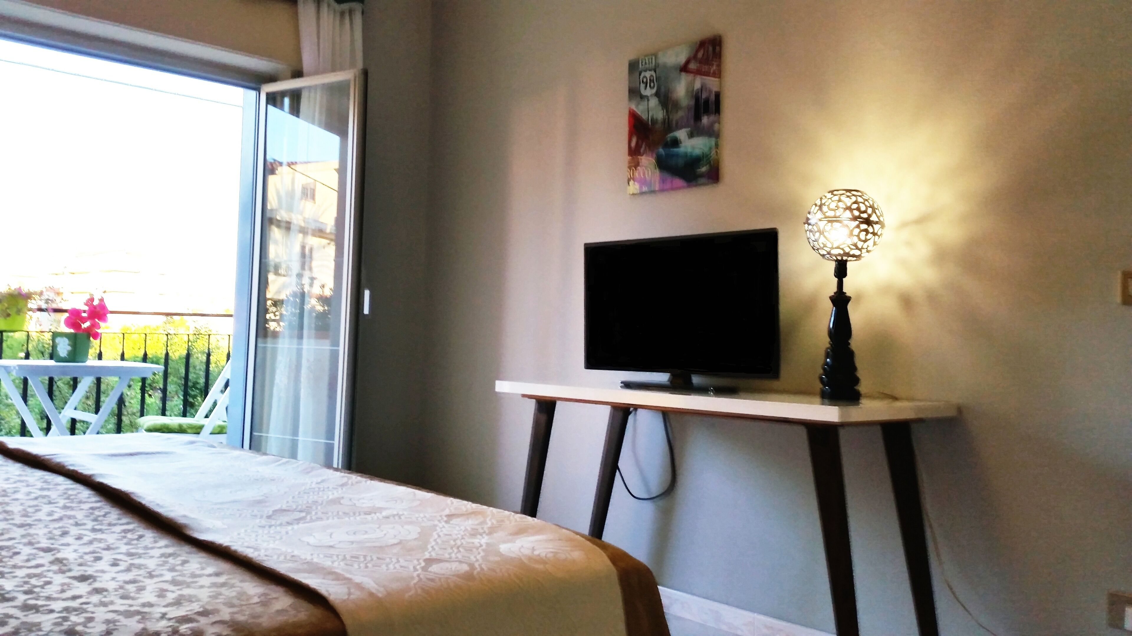 2 Schlafzimmer, Schreibtisch, Bügeleisen/Bügelbrett, Reisekinderbett