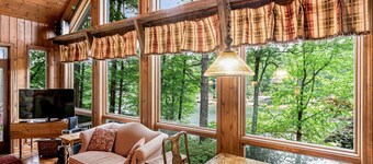 Ideal Mountain Lodge Living on Lake Toxaway