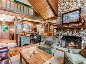 Televisión, chimenea, tenis de mesa y libros 