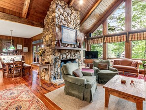 TV, fireplace, ping pong, books