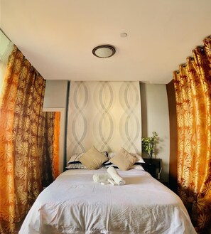 Bàn ủi/dụng cụ ủi quần áo, giường gấp/giường phụ (phụ phí) 