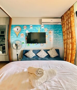 Iron/ironing board, rollaway beds, free WiFi, bed sheets - Spacious 1 BR Unit in AppleOne Ayala (Cebu City)