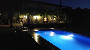 Outdoor pool, sun loungers - Historic holiday home with pool ideal for families in the Ribeira Sacra (Chandreja/Parada de Sil)