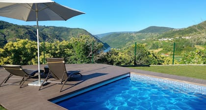 Historic holiday home with pool ideal for families in the Ribeira Sacra